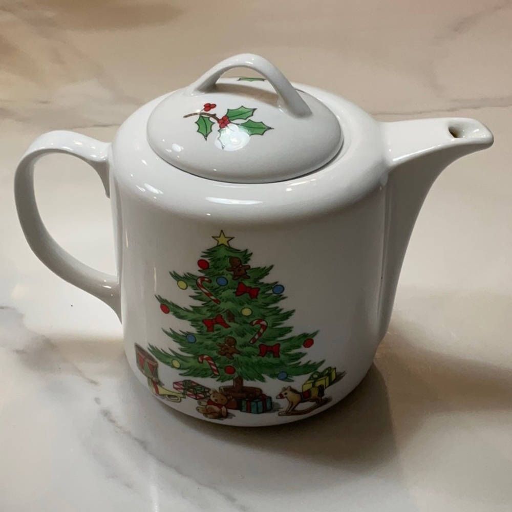 - Vintage Holiday Hostess Festive Christmas Tree Teapot - EUC